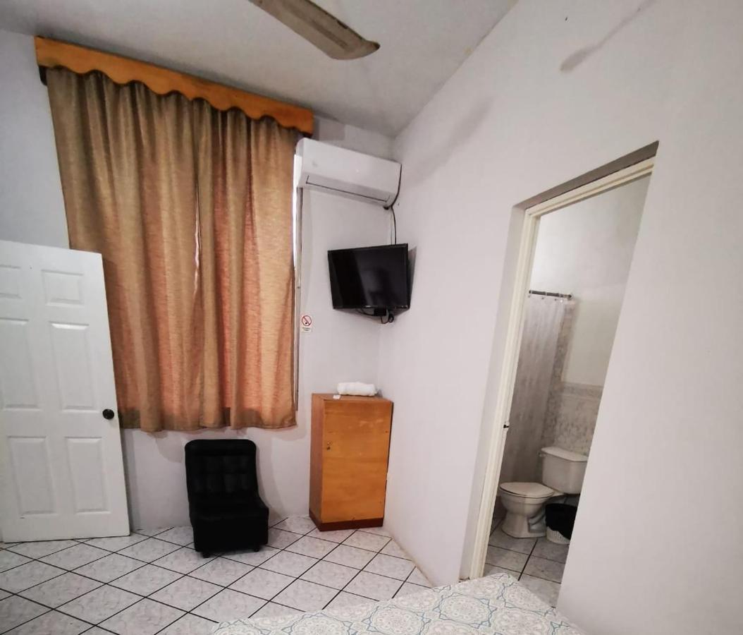 Hostal Tah Itza Flores Exterior photo